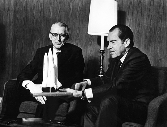 President Nixon (right) with NASA Administrator Fletcher in January 1972