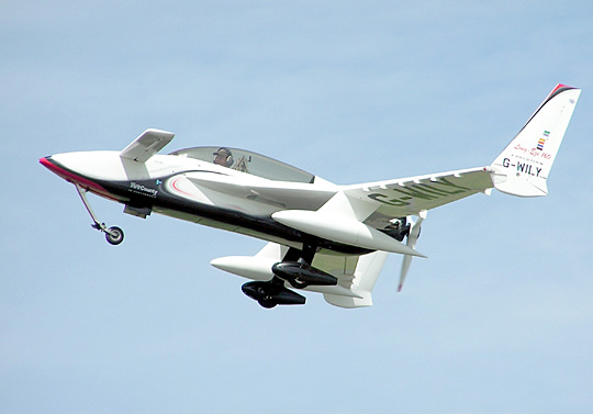 Rutan Long-EZ, with high-aspect-ratio lifting canard and suspended luggage pods
