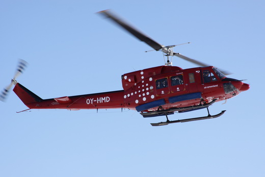 Air Greenland Bell 212 approach on Thule Air Base (2010)