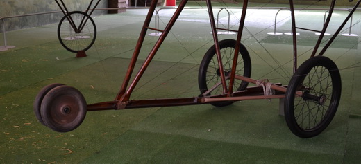 A detail of the landing gear of the Caproni Ca.1.