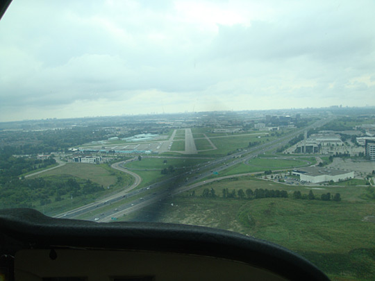 Cessna 172 approaching runway 15 for a touch-and-go