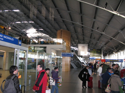 Interior de la terminal del aeropuerto Carlos Ibáñez del Campo
