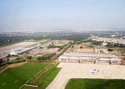 The new international terminal during the construction phase. Terminal 1 and 3 can be seen on the far left.