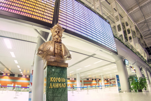 Bust of Danylo Halytskyi inside the terminal