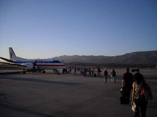 
Passengers boarding a Saab 340B turboprop aircraft for a flight to Los Angeles in October 2008.