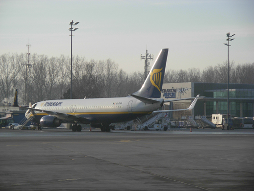 
Ryanair Boeing 737-800 at stand