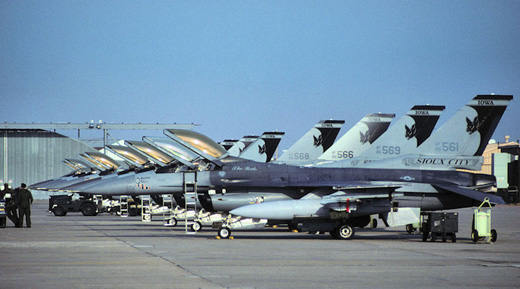 
Iowa ANG F-16s on the flight line at Sioux City, 1998