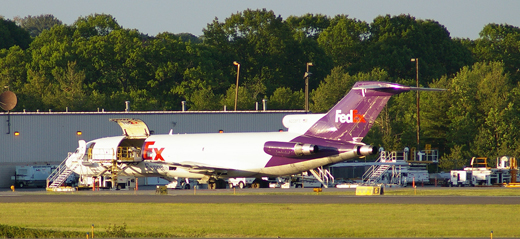 
A FedEx 727 at PWM, 2009.