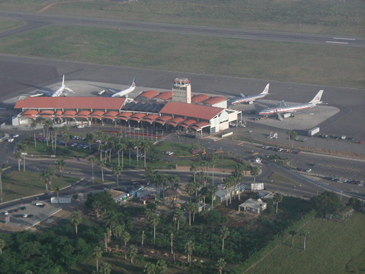 
Full ramps at Cibao Airport in the morning with flight to New York, Newark and Miami in 2003