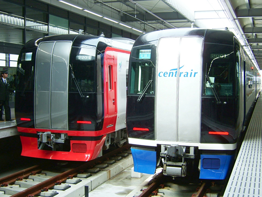 
Meitetsu's μSky Limited Express (right) and Limited Express (left)