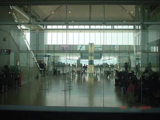 
Terminal lobby seen from the departure lounge