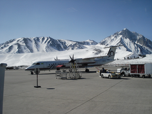 
A Horizon Air Q400 on the tarmac at Mammoth Yosemite in March of 2010.