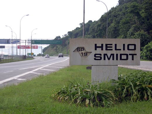 
The Helio Smidt Freeway (SP-019) that serves as access to the airport.