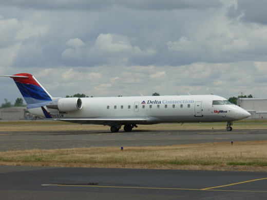 
Delta Connection operated by SkyWest Airlines served the airport from June 2007 to October 2008