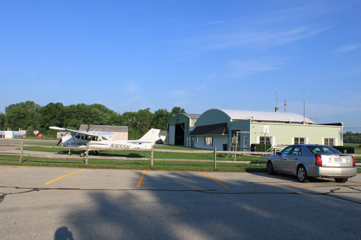 
Hangar & Airport office