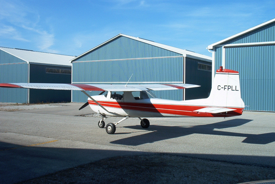 
A 1964 Cessna 150D. The 1964 model 150D and the 150E had an Omni-Vision rear window, but retained the square fin of the earlier 150