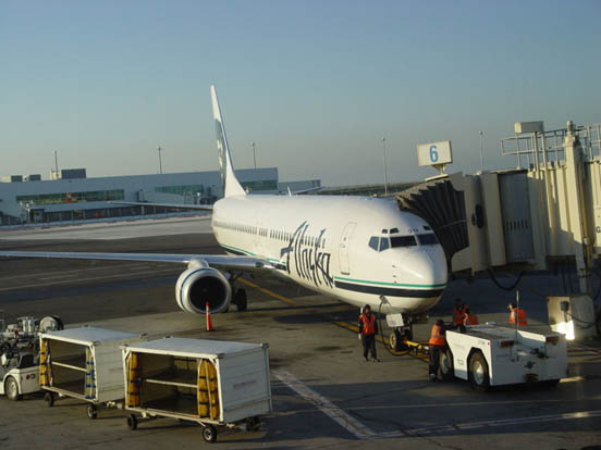 
An Alaska Airlines 737-900