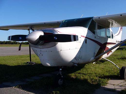 
A Cessna 205, showing its distinctive cowling