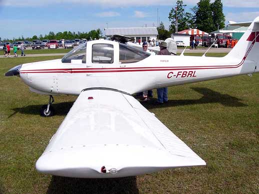 
A Piper PA-38-112 Tomahawk showing its rectangular wing planform. Stall strips can be seen as rectangular bumps along the aircraft's leading edge.