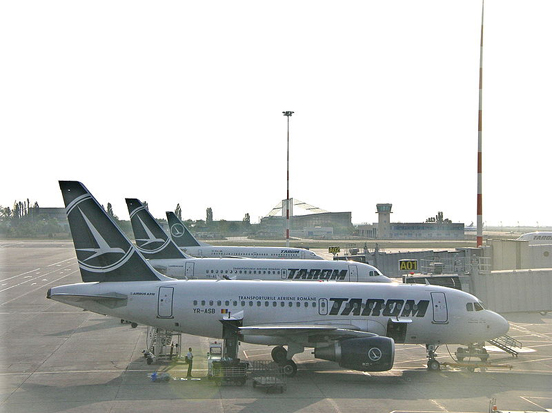 
A pair of TAROM A318 at Henri Coandă International Airport