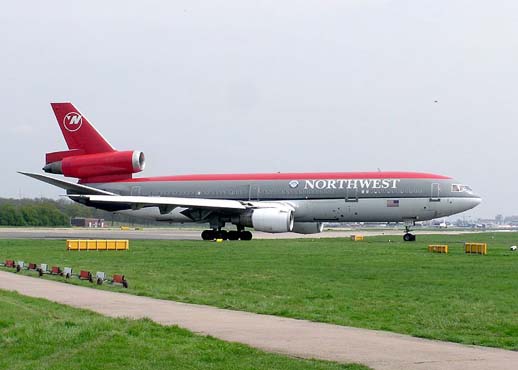 
Northwest Airlines DC-10-30