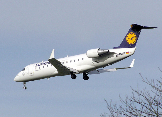 
A Lufthansa CRJ100 landing