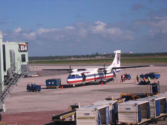 
American Eagle Super ATR 72 at Santo Domingo Airport, Dominican Republic