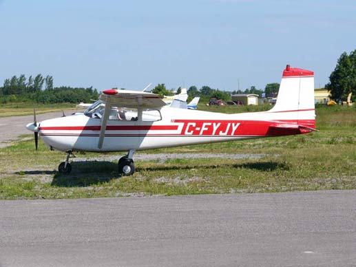 
The early Cessna 172 Skyhawks had no rear window and featured a 
