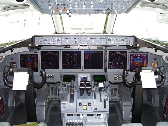 
An AirTran Airways Boeing 717-200 flight deck. (2006)