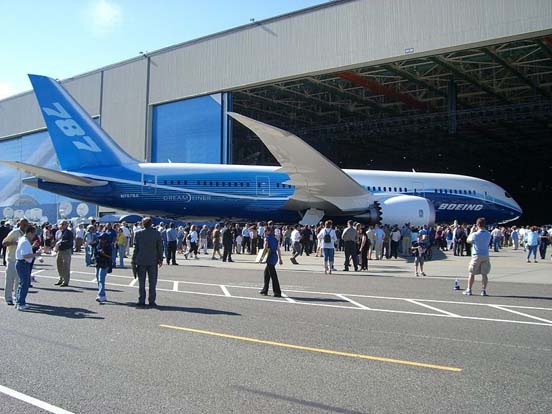 
The Boeing 787 Dreamliner's first public appearance was webcast live on July 8, 2007.