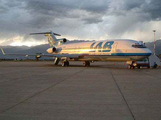 
Lloyd Aereo Boliviano 727-200 at Jorge Wilsterman Airport. The rear air stairs are visible at the tail ot the plane.