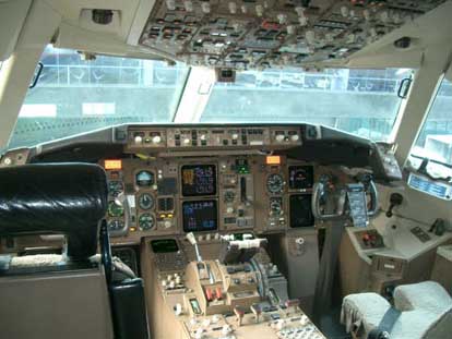 
Two-crew cockpit of an AeroMexico Boeing 767-300ER