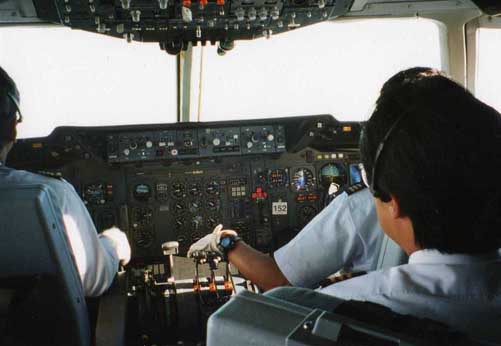 
Japan Airlines DC-10 cockpit