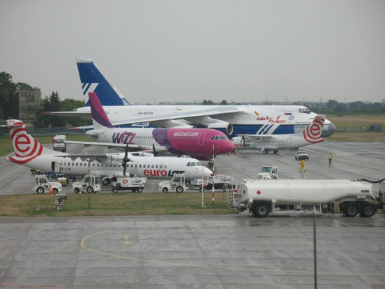 
Antonov An-124 and smaller aircraft at Wrocław-Strachowice airport, August 2008