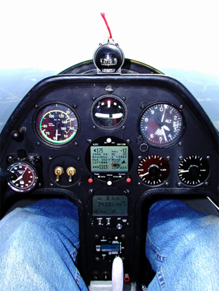 
Schempp-Hirth Janus-C in flight, showing instrument panel equipped for 