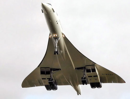 
Concorde G-BOAF. The final flight of Concorde landing at Filton Airfield, near Bristol, on 26 November 2003.