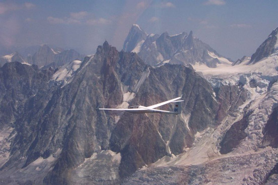 
Glider on a cross-country flight in the Alps