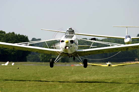 
A Piper Pawnee aerotowing a glider
