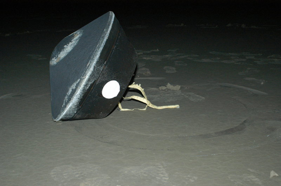
The Stardust capsule with cometary and interstellar samples landed at the U.S. Air Force Utah Test and Training Range at 10:10 UTC (January 15, 2006) in the Bonneville Salt Flats.