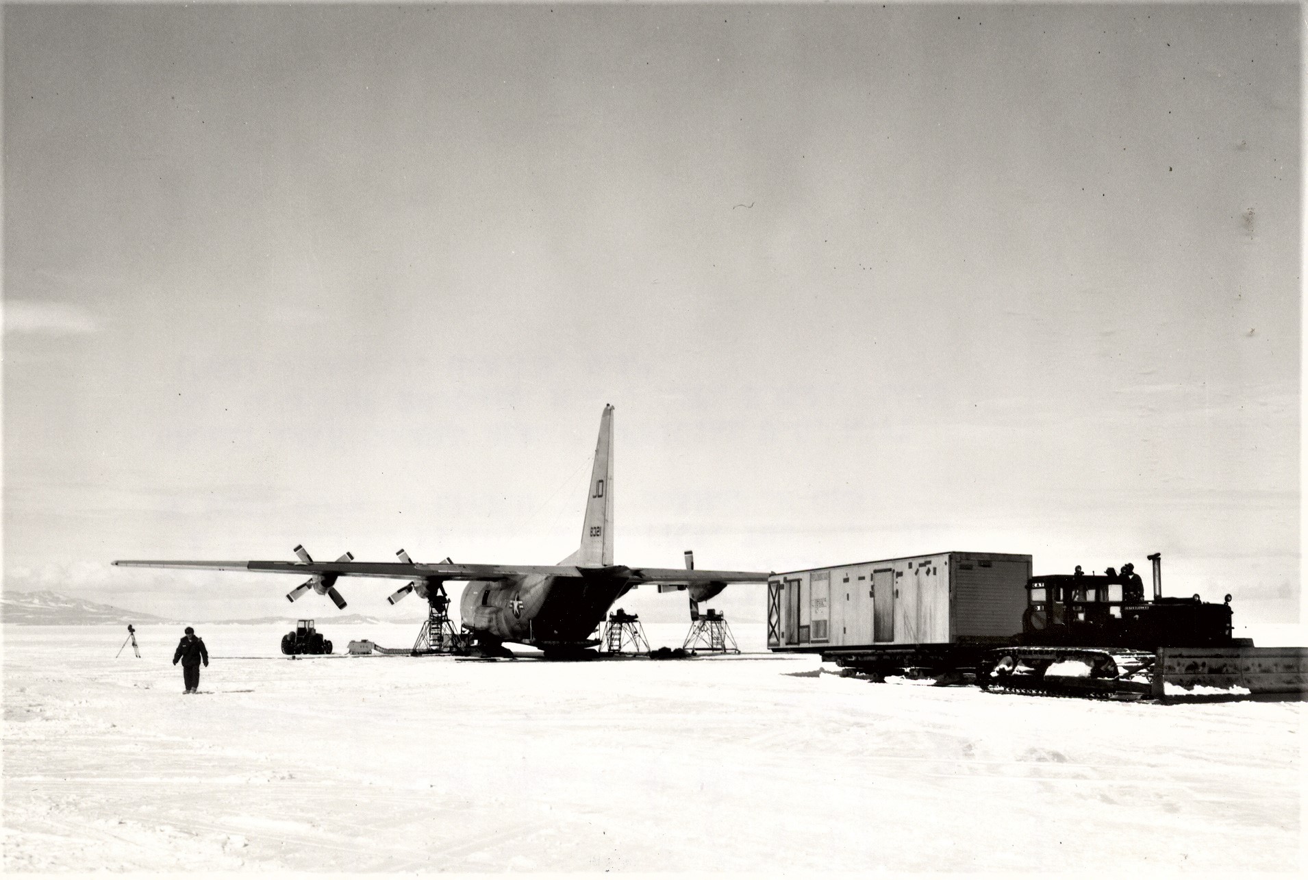 C-130 Hercules at Plateau Station