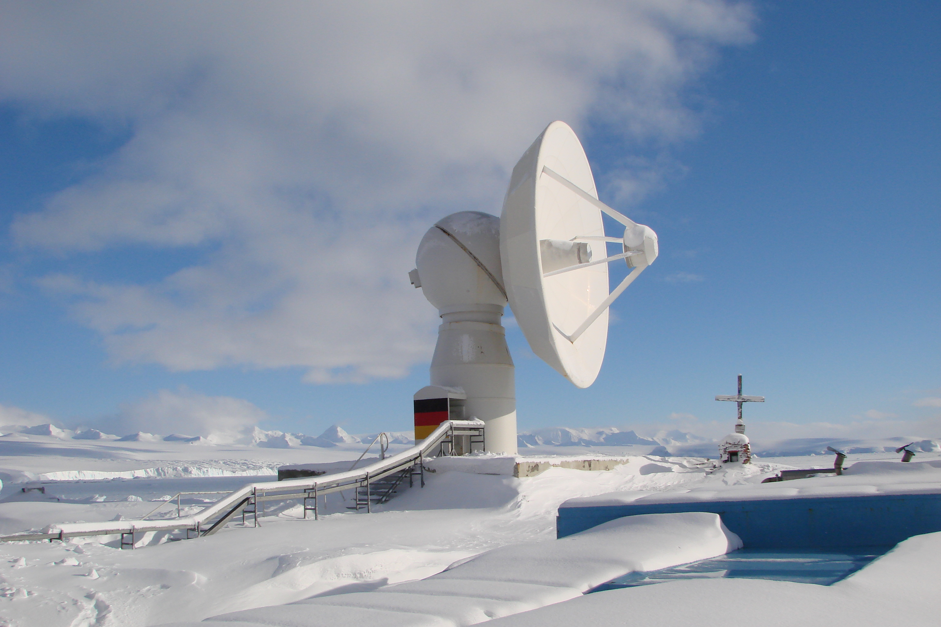 The German Antarctic Receiving Station (GARS). Photo by DLR, CC-BY 3.0.