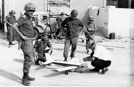 Last preparations before the first tactical UVA mission across the Suez canal (1969). Standing: Major Shabtai Brill from the Israeli intelligence corps, the innovator of the tactical UAV.