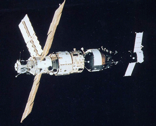 
The base block with Kvant-1 and Soyuz TM-3.