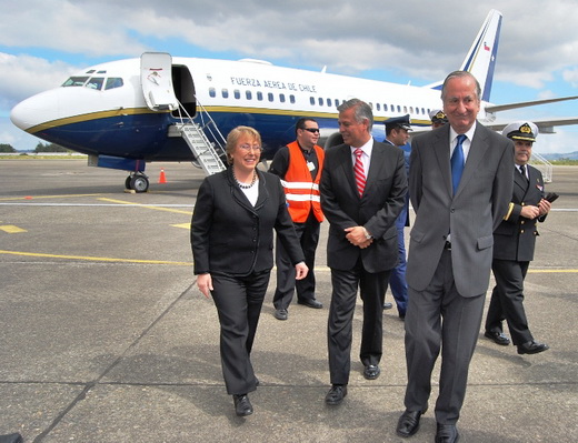 La presidenta Michelle Bachelet llegando al aeropuerto en 2009.