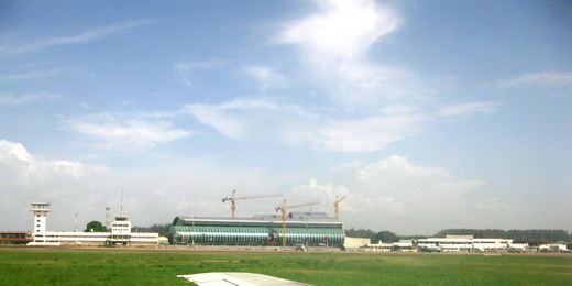 Aeroport Maya-Maya.jpg