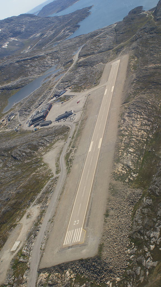 Nuuk-airport-runway.jpg