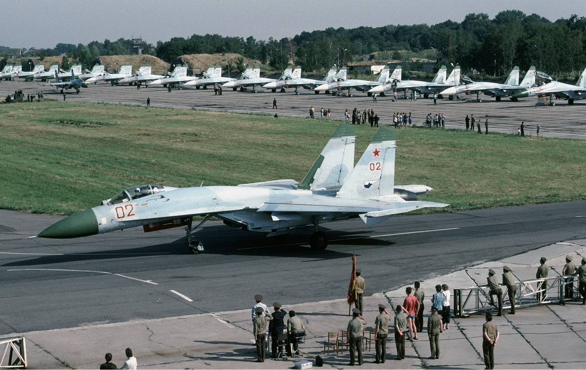 A Russian Su-27 Flanker departing Kluczewo for the last time, July, 1992