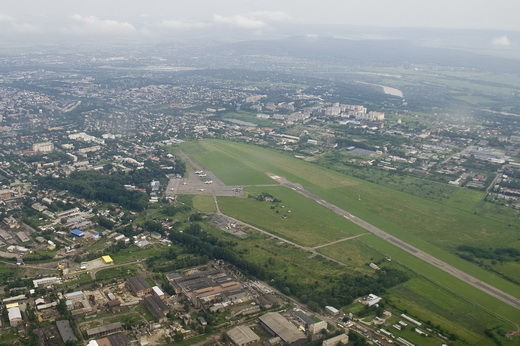 Аэропорт "Черновцы" (UKLN) вид сверху.jpg