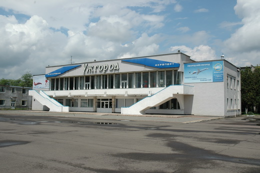 Uzhhorod Airport 2010 2.jpg