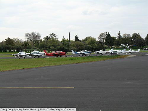 Watts-woodland Airport picture